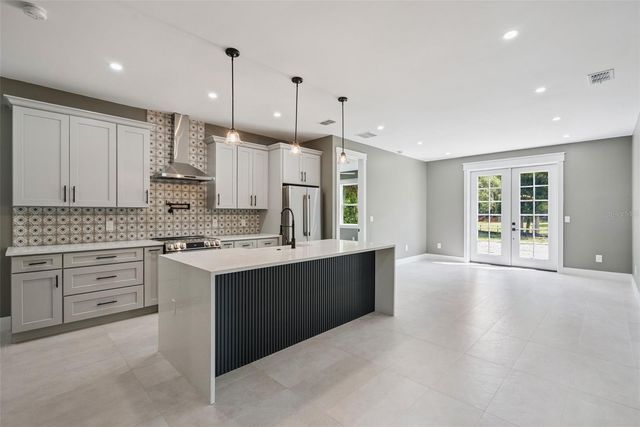 420 E 10TH STREET, Apopka, FL 32703