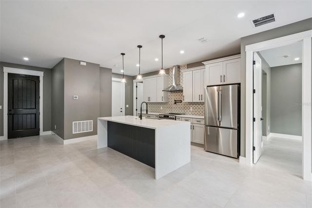 420 E 10TH STREET, Apopka, FL 32703