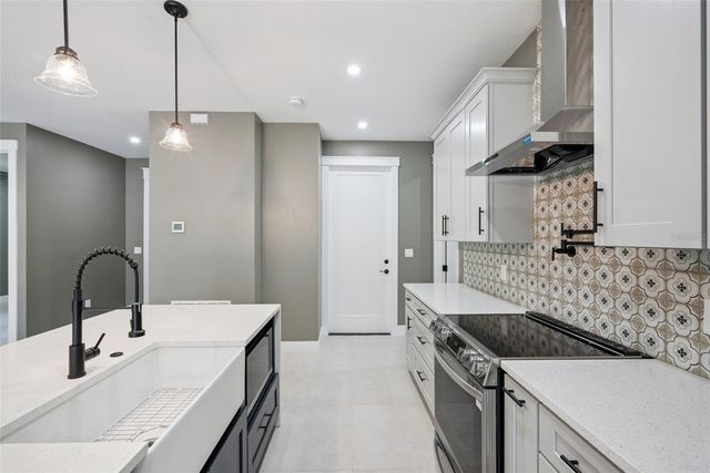 420 E 10TH STREET, Apopka, FL 32703