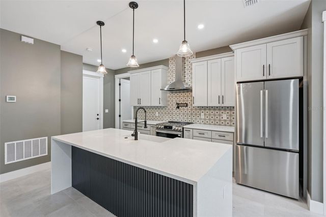 420 E 10TH STREET, Apopka, FL 32703