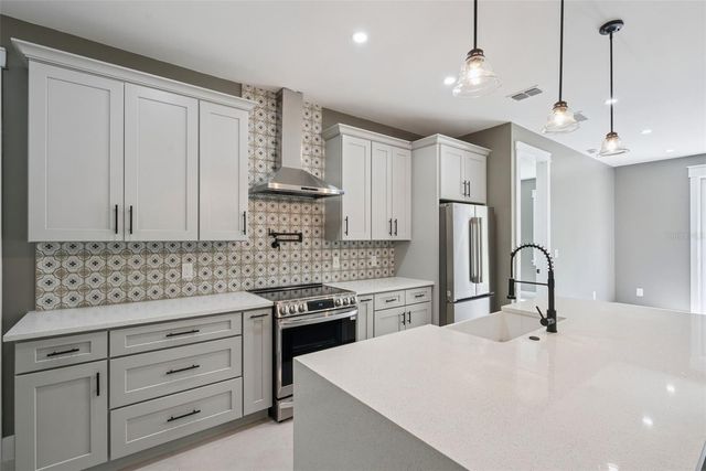 420 E 10TH STREET, Apopka, FL 32703