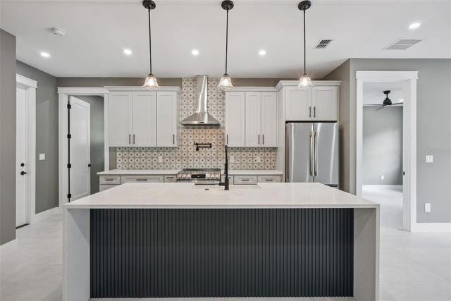 420 E 10TH STREET, Apopka, FL 32703