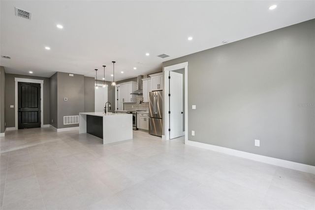 420 E 10TH STREET, Apopka, FL 32703