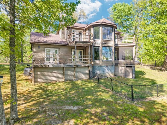 160 Eagles Bluff Cir, Spencer, TN 38585