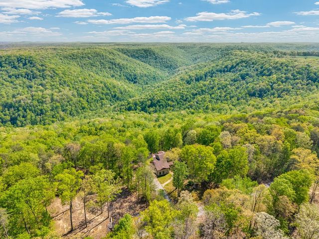 160 Eagles Bluff Cir, Spencer, TN 38585