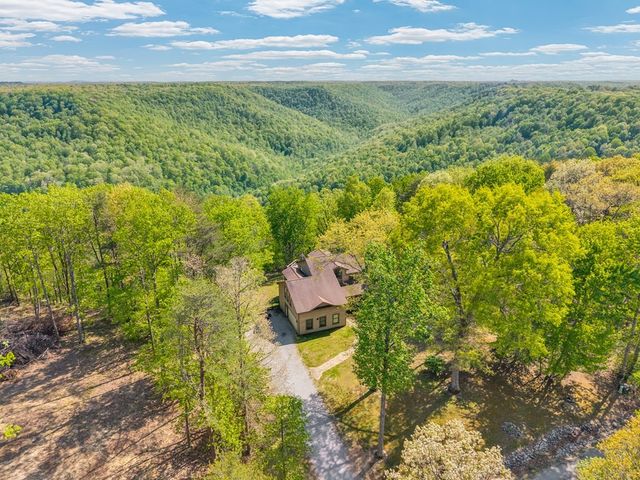 160 Eagles Bluff Cir, Spencer, TN 38585