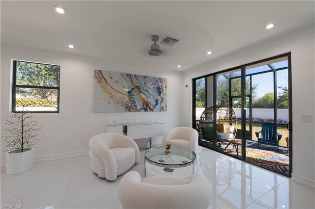 7510 Rockefeller DR, Naples, FL 34119