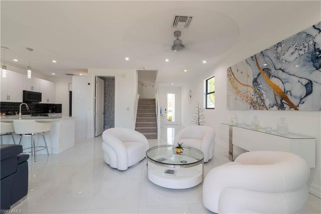 7510 Rockefeller DR, Naples, FL 34119