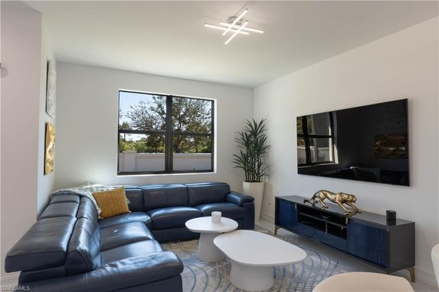 7510 Rockefeller DR, Naples, FL 34119