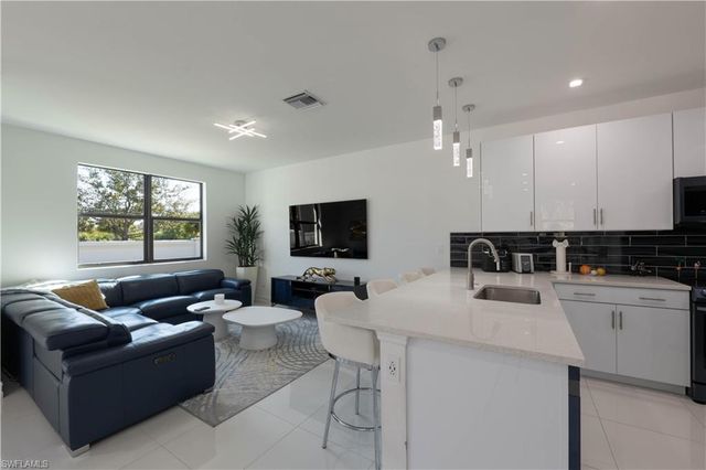 7510 Rockefeller DR, Naples, FL 34119