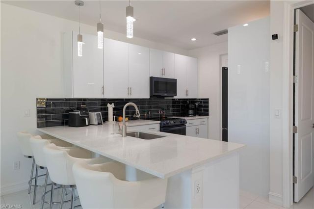 7510 Rockefeller DR, Naples, FL 34119