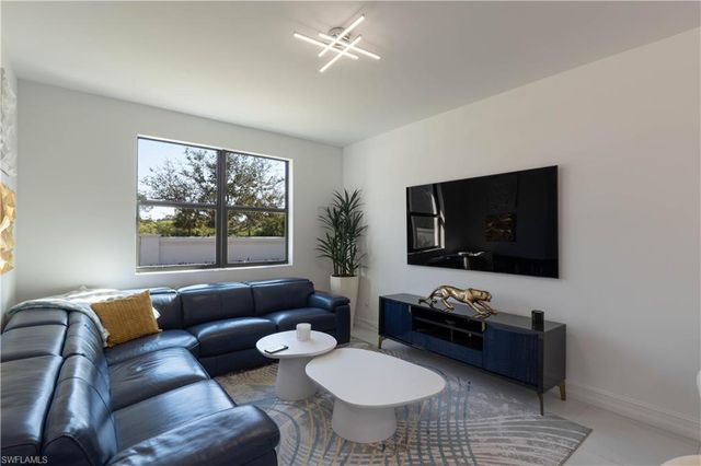 7510 Rockefeller DR, Naples, FL 34119