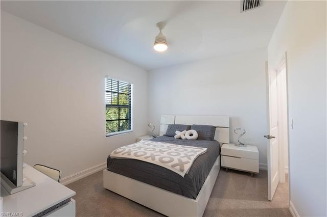 7510 Rockefeller DR, Naples, FL 34119