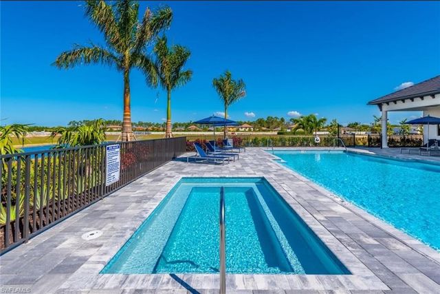 7510 Rockefeller DR, Naples, FL 34119