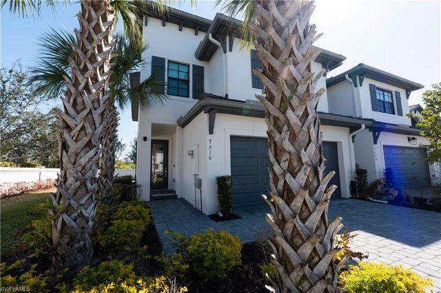 7510 Rockefeller DR, Naples, FL 34119