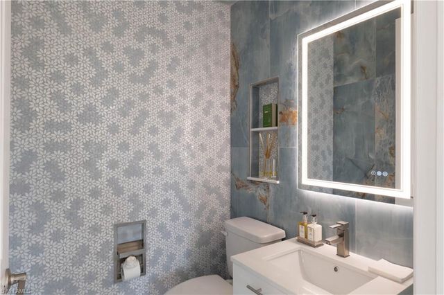 7510 Rockefeller DR, Naples, FL 34119