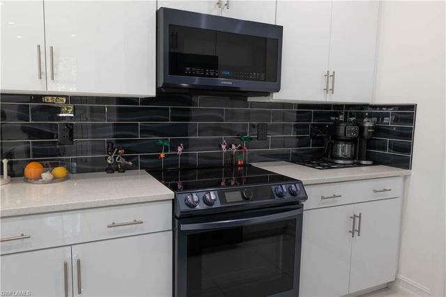 7510 Rockefeller DR, Naples, FL 34119