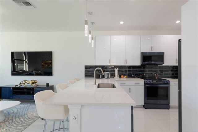 7510 Rockefeller DR, Naples, FL 34119