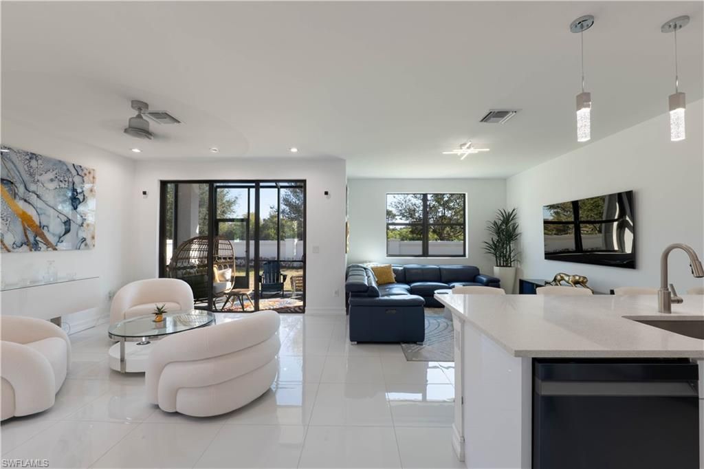 7510 Rockefeller DR, Naples, FL 34119