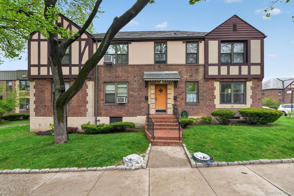 7619 Ditmars Boulevard 1, East Elmhurst, NY 11370