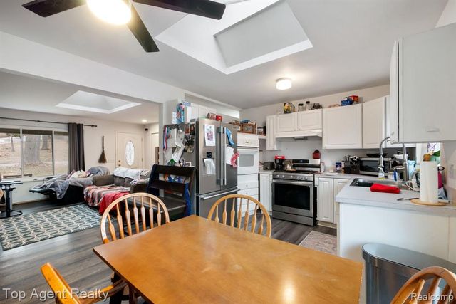 2065 Ridgemont Street, Commerce Twp, MI 48382