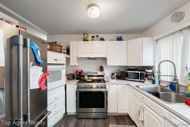 2065 Ridgemont Street, Commerce Twp, MI 48382