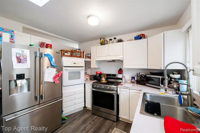 2065 Ridgemont Street, Commerce Twp, MI 48382