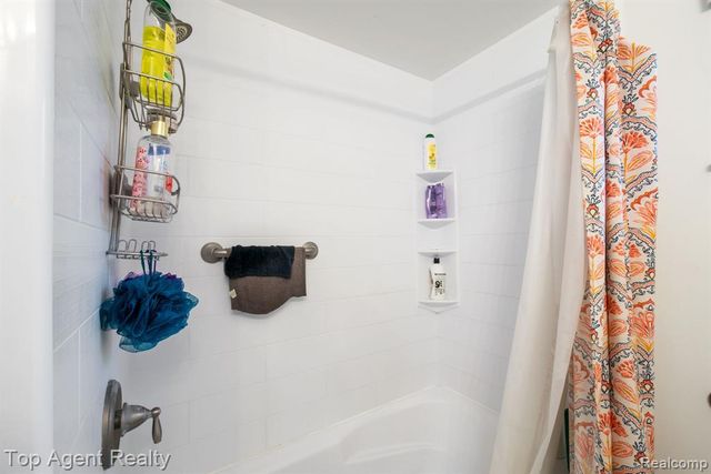 2065 Ridgemont Street, Commerce Twp, MI 48382