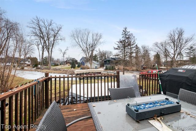 2065 Ridgemont Street, Commerce Twp, MI 48382