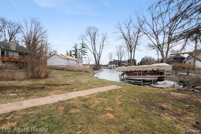 2065 Ridgemont Street, Commerce Twp, MI 48382