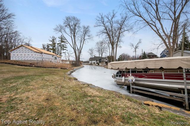 2065 Ridgemont Street, Commerce Twp, MI 48382