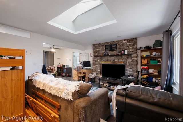 2065 Ridgemont Street, Commerce Twp, MI 48382