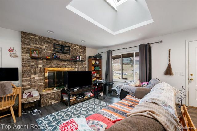 2065 Ridgemont Street, Commerce Twp, MI 48382