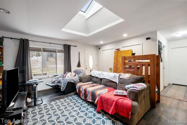 2065 Ridgemont Street, Commerce Twp, MI 48382