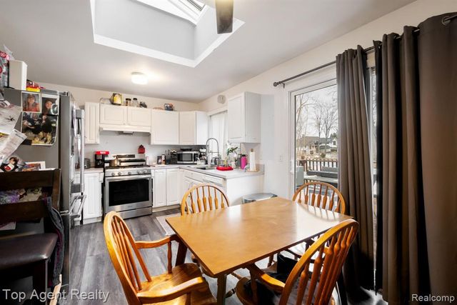 2065 Ridgemont Street, Commerce Twp, MI 48382