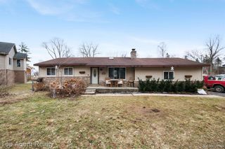 2065 Ridgemont Street, Commerce Twp, MI 48382