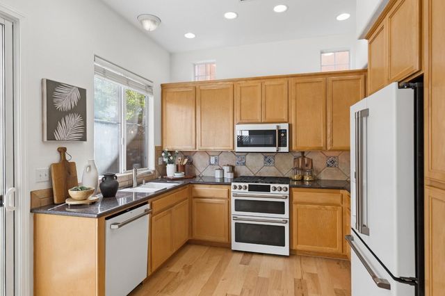 442 Whisman Park Drive, Mountain View, CA 94043