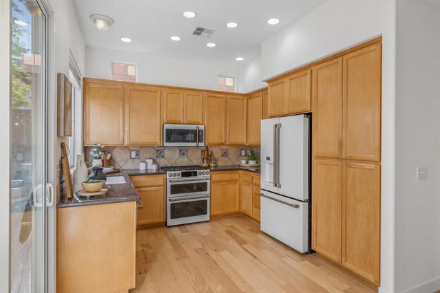 442 Whisman Park Drive, Mountain View, CA 94043