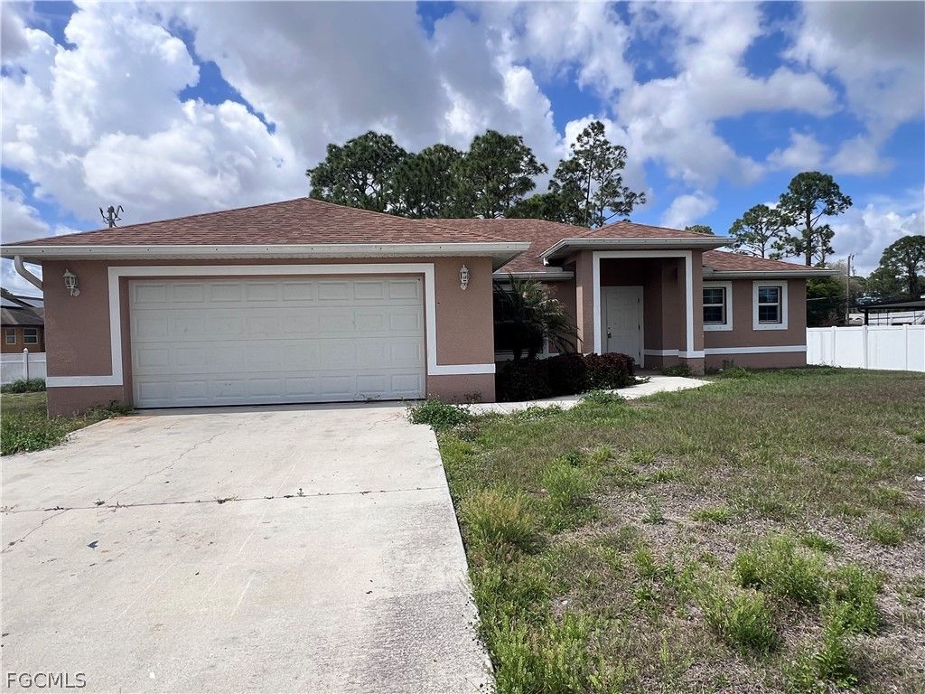 203 Hamilton AVE, Lehigh Acres, FL 33936