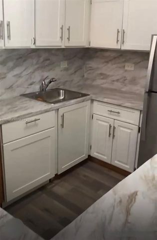 7060 NW 179th St 211, Hialeah, FL 33015