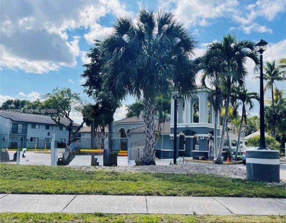 7060 NW 179th St 211, Hialeah, FL 33015