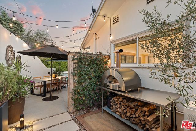 5117 Lubao Avenue, Woodland Hills (los Angeles), CA 91364