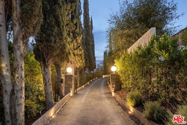 5117 Lubao Avenue, Woodland Hills (los Angeles), CA 91364