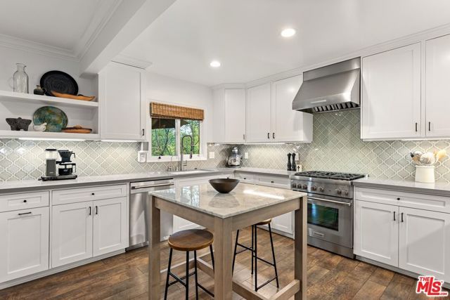 5117 Lubao Avenue, Woodland Hills (los Angeles), CA 91364