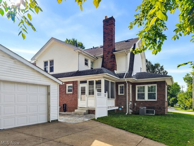 1939 Chestnut Boulevard, Cuyahoga Falls, OH 44223