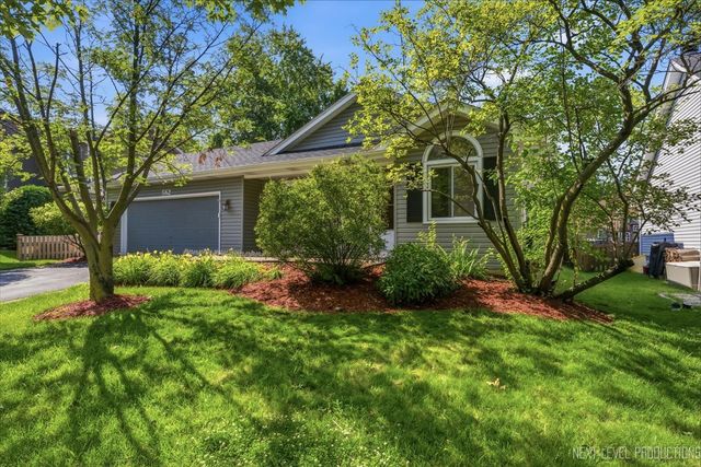 562 Roxbury Drive, Naperville, IL 60565