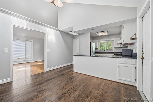 562 Roxbury Drive, Naperville, IL 60565