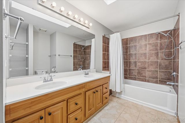 562 Roxbury Drive, Naperville, IL 60565