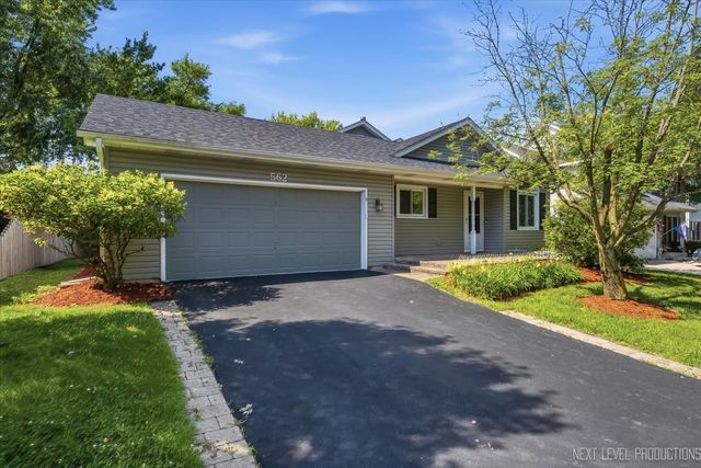 562 Roxbury Drive, Naperville, IL 60565