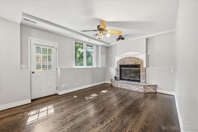 562 Roxbury Drive, Naperville, IL 60565